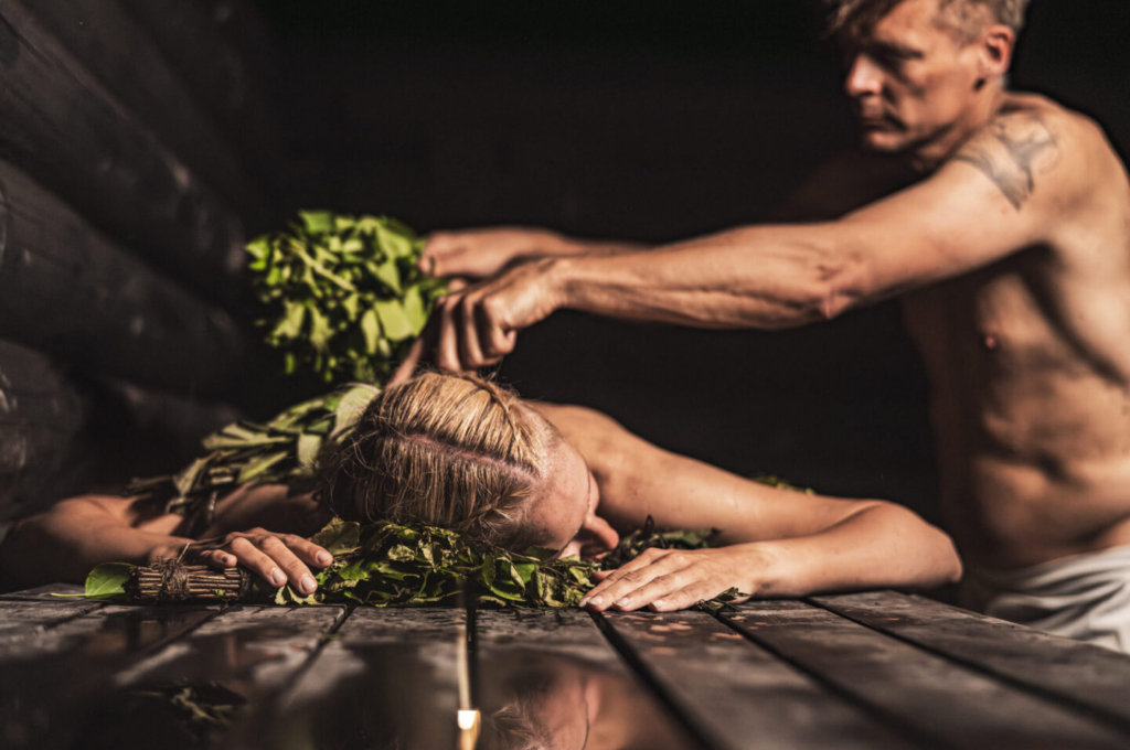 Sauna-Whisking: Was es ist und wie man es ausprobiert 5 vihtlemine-saunas-mis-see-on-ja-kuidas-seda-proovida-9
